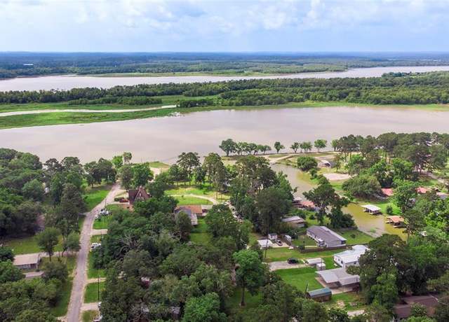 Property at 200 Cove View Dr, Trinity, TX 75862, 4 beds, 2.5 baths