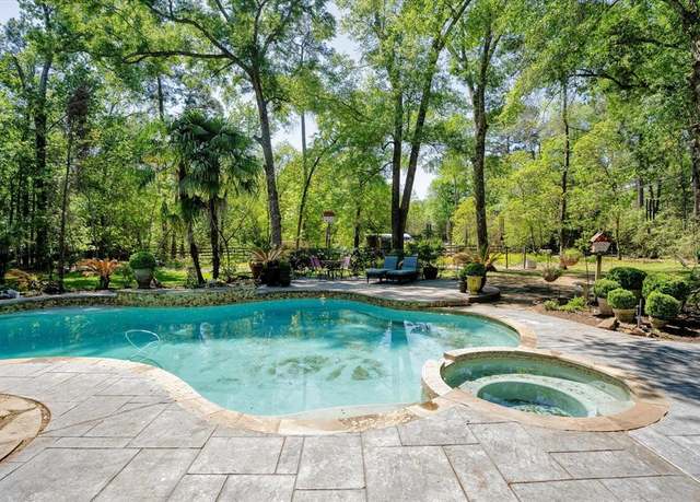 Property at 10933 Lake Forest Dr, Conroe, TX 77384, 5 beds, 5.5 baths