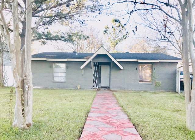 Property at 2244 Des Jardines St, Houston, TX 77023, 5 beds, 2 baths