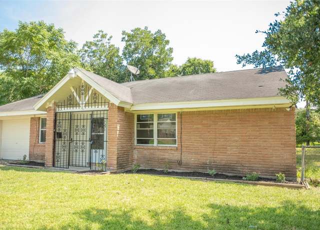 Property at 5531 Elm Tree Dr, Houston, TX 77048, 3 beds, 2 baths