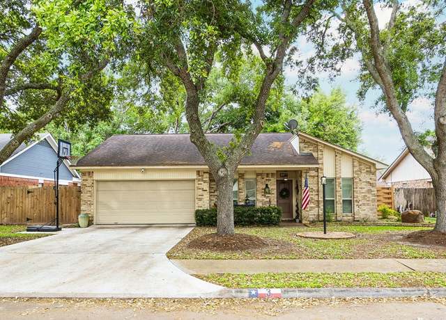 Property at 3 Columbella St, Bay City, TX 77414, 3 beds, 2 baths