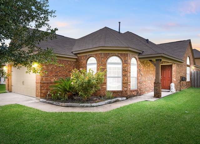 Property at 2802 Finwood Dr, Rosenberg, TX 77471, 3 beds, 2 baths