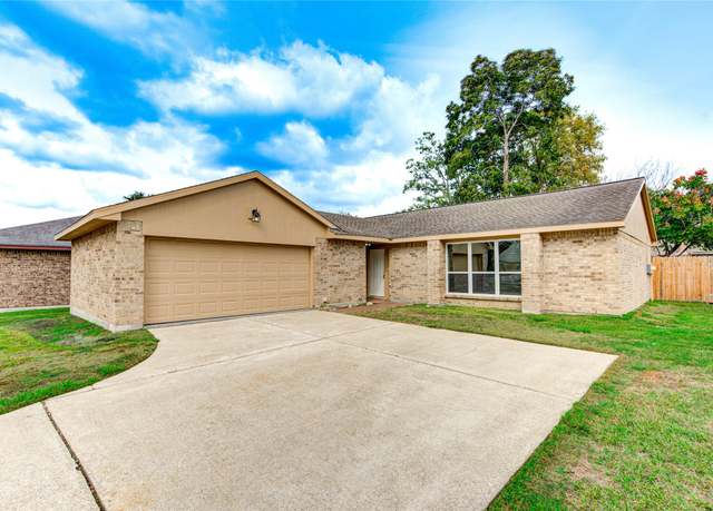 Property at 328 Meadow Wood Ct, League City, TX 77573, 3 beds, 2 baths