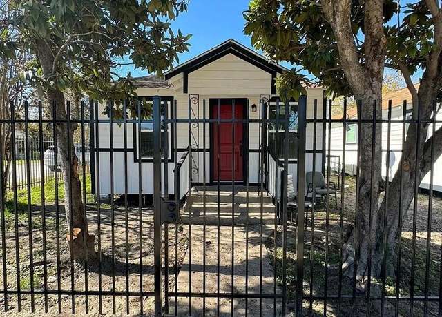 Property at 3903 Broyles, Houston, TX 77026, 8 beds, 1 bath