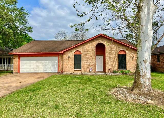 Property at 2 Shallowbrook St, Angleton, TX 77515, 3 beds, 2 baths