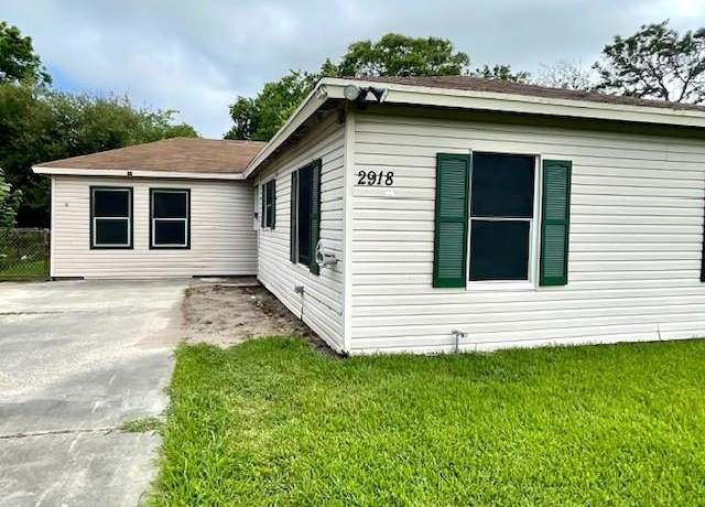 Property at 2918 3rd Ave N, Texas City, TX 77590, 4 beds, 2 baths