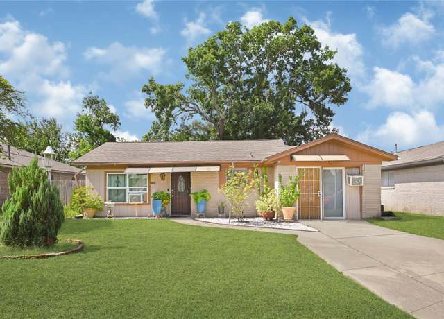 Property at 4930 Teton St, Houston, TX 77033, 3 beds, 3 baths