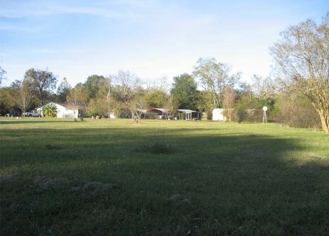 Property at 1216 E Goliad Ave, Crockett, TX 75835