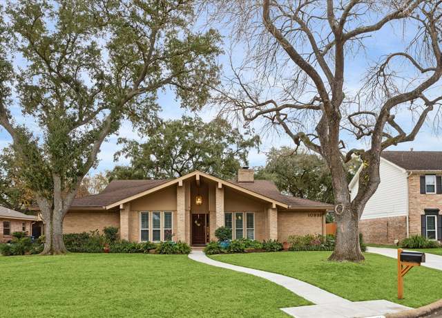 Property at 10931 Meadow Lake Ln, Houston, TX 77042, 4 beds, 2.5 baths
