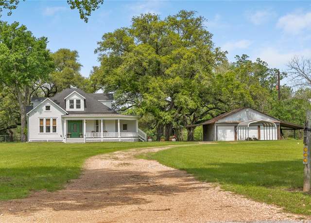Property at 330 Old San Felipe Rd, Sealy, TX 77474, 3 beds, 2 baths
