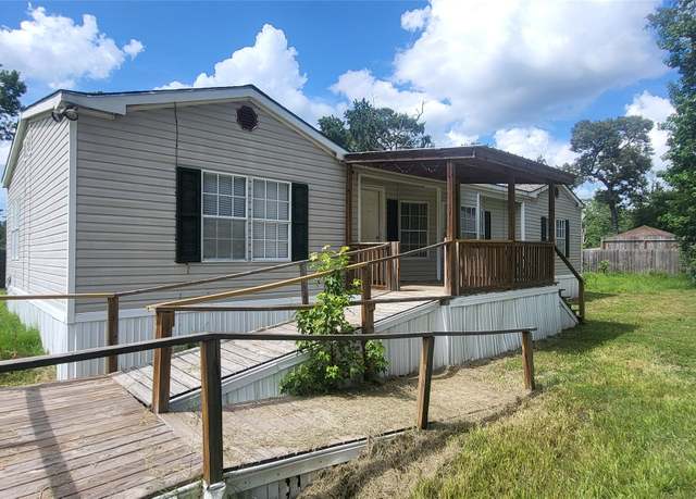 Property at 16711 Lake Cir, Conroe, TX 77302, 3 beds, 2 baths