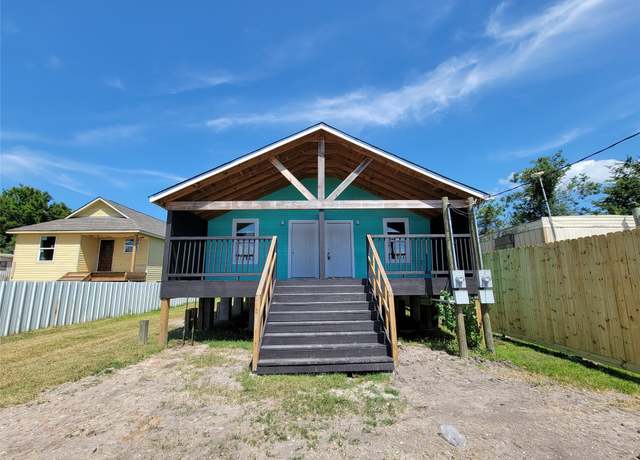 Property at 715 11th St, Dickinson, TX 77539, 2 beds, 1 bath
