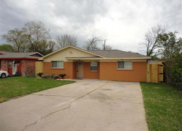 Property at 306 S Brownell St, La Porte, TX 77571, 4 beds, 2 baths