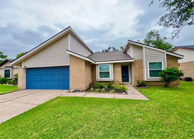 Property at 37 Ranch House Loop, Angleton, TX 77515, 3 beds, 2 baths