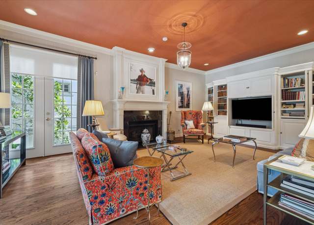Property at 2902 West Lane Dr Unit A, Houston, TX 77027, 3 beds, 2.5 baths