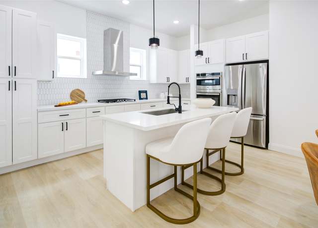 Property at 1214 W 24th St Unit C, Houston, TX 77008, 3 beds, 3.5 baths