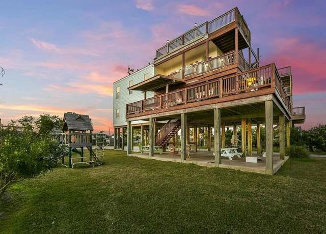 Property at 1434 8th St, Dickinson, TX 77539, 3 beds, 2.5 baths