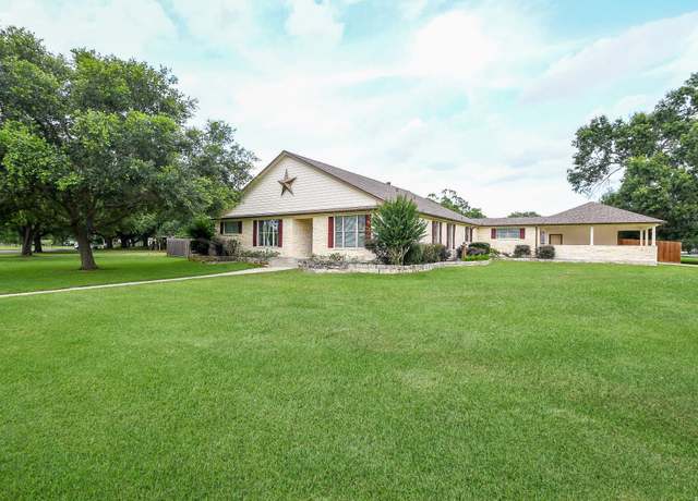 Property at 7002 Lakeside Dr, Liberty, TX 77575, 4 beds, 2.5 baths