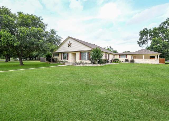 Property at 7002 Lakeside Dr, Liberty, TX 77575, 4 beds, 2.5 baths