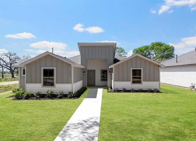 Property at 2845 14th St, Hempstead, TX 77445, 3 beds, 2.5 baths