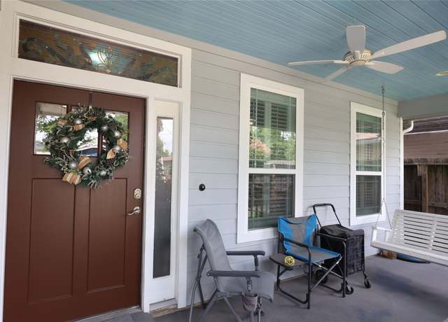 Property at 212 Greenwood St, Houston, TX 77011, 3 beds, 2 baths