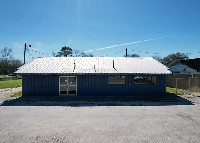 Property at 607 E Main St, Eagle Lake, TX 77434, 1 bath
