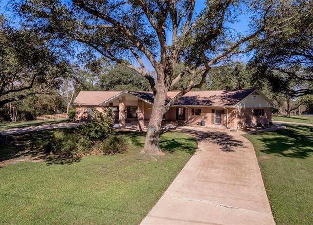 Property at 22 Timberwilde, Huntsville, TX 77340, 3 beds, 2.5 baths