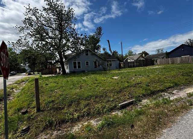 Property at 607 Melwood St, Houston, TX 77009