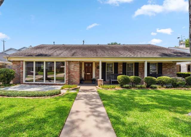Property at 6224 Overbrook Ln, Houston, TX 77057, 4 beds, 3.5 baths