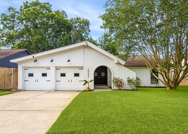 Property at 16427 Cavendish Dr, Houston, TX 77059, 3 beds, 2 baths