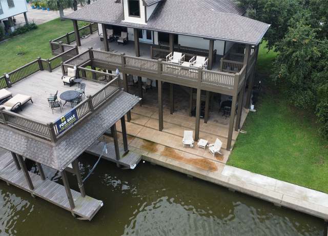 Property at 1170 Waterways Dr, Crystal Beach, TX 77650, 3 beds, 2.5 baths