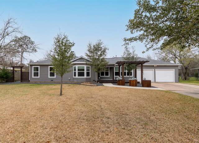 Property at 1002 Edgewood Dr, Bryan, TX 77802, 3 beds, 2 baths