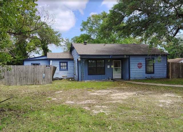 Property at 2241 Cross Ln, Orange, TX 77630, 3 beds, 2 baths