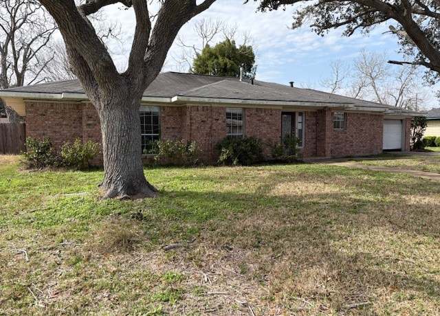Property at 3416 Walnut Dr, Bay City, TX 77414, 3 beds, 2 baths