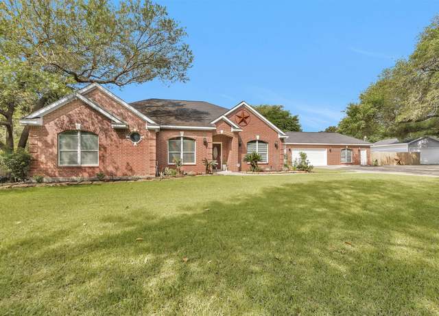 Property at 303 Beaumont Dr, Magnolia, TX 77354, 4 beds, 2.5 baths