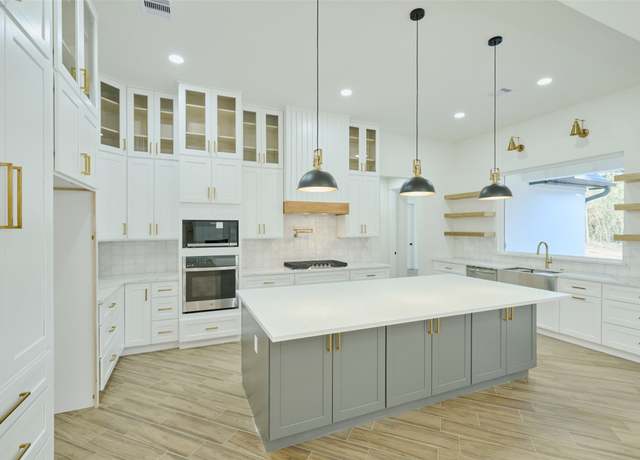 Property at 118 Ranger Rd, Huntsville, TX 77340, 3 beds, 3.5 baths