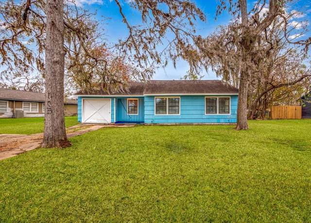 Property at 103 Laurel Street St, Lake Jackson, TX 77566, 3 beds, 1 bath
