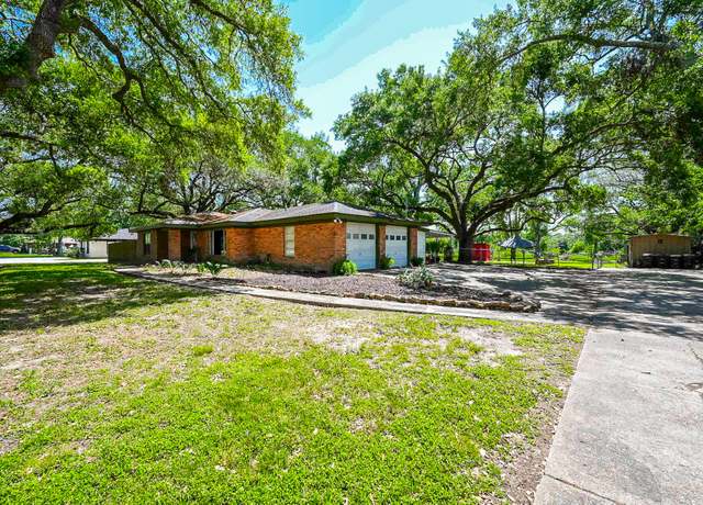 Property at 1470 E South St, Alvin, TX 77511, 3 beds, 1 bath