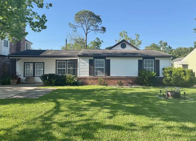 Property at 4922 Beech St, Bellaire, TX 77401, 4 beds, 2.5 baths