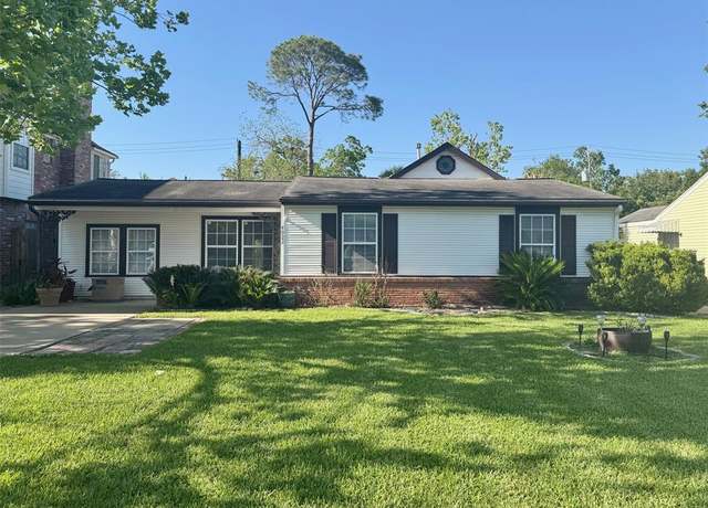 Property at 4922 Beech St, Bellaire, TX 77401, 4 beds, 2.5 baths