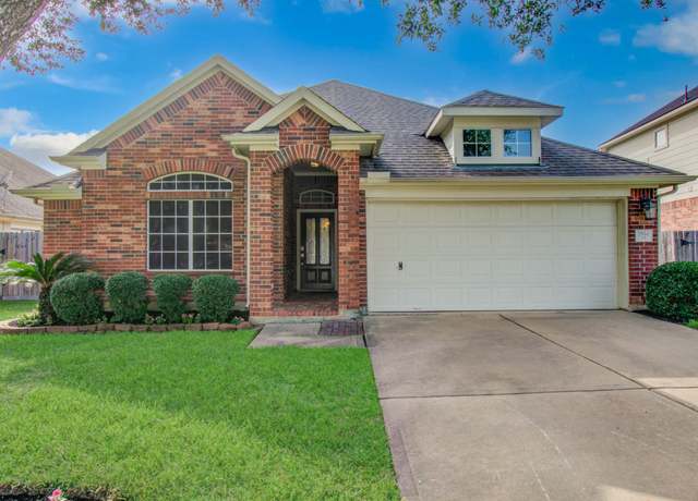 Property at 1814 High Falls Ln, Pearland, TX 77581, 3 beds, 2.5 baths