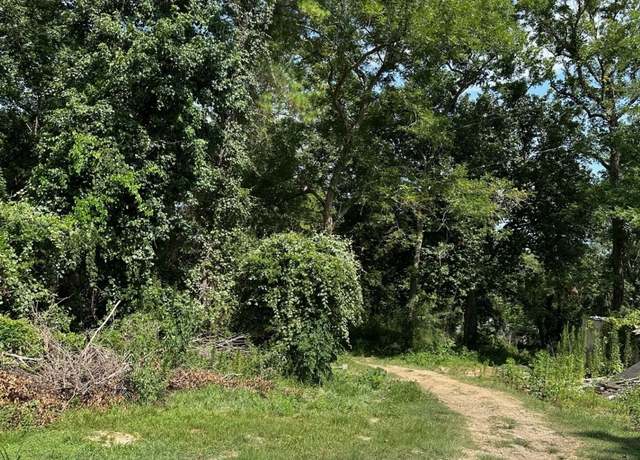 Property at 95 Rene Or Cr 443 St, Dayton, TX 77535