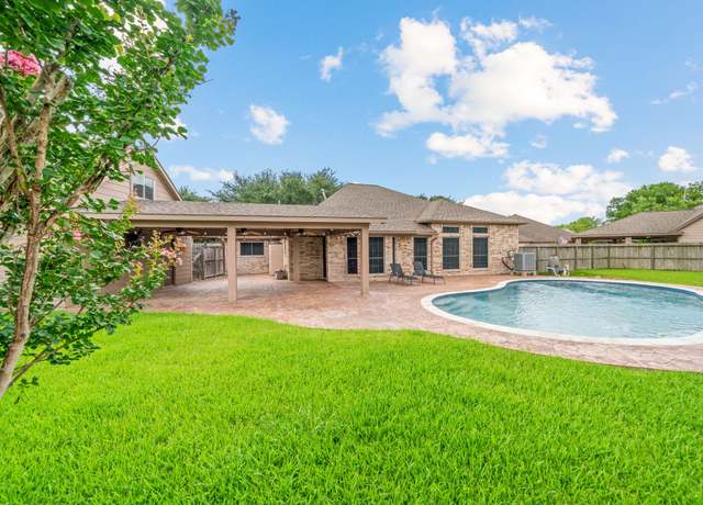 Property at 103 Meadow Gate Dr, League City, TX 77573, 4 beds, 2 baths
