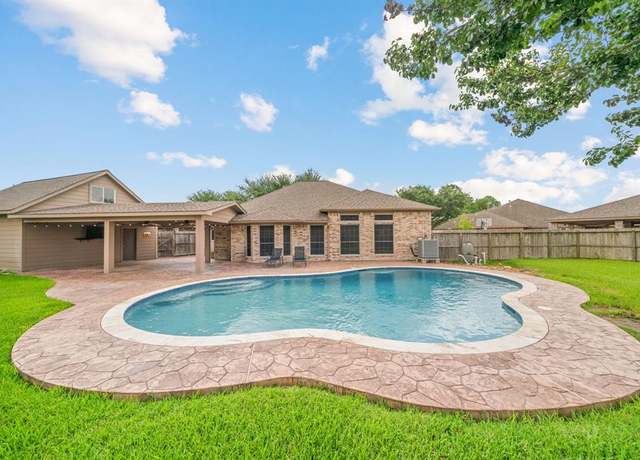 Property at 103 Meadow Gate Dr, League City, TX 77573, 4 beds, 2 baths