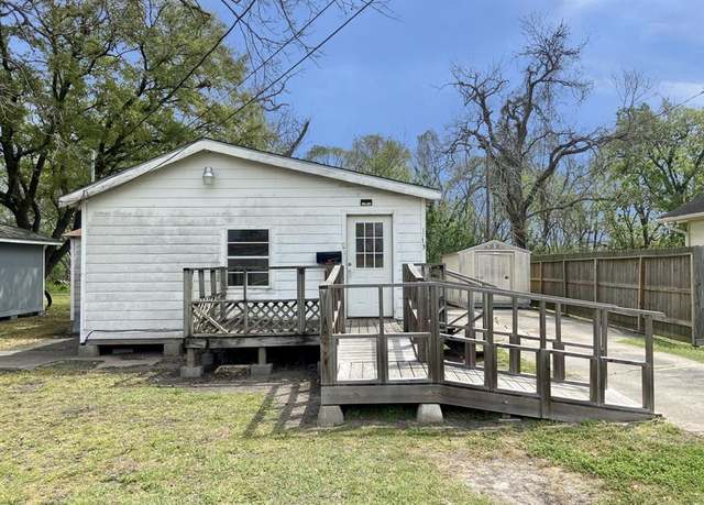 Property at 1713 Avenue I, Bay City, TX 77414, 1 bed, 1 bath
