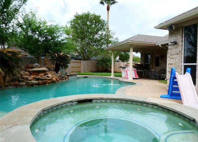 Property at 3106 Rainbow Ct, Pearland, TX 77584, 3 beds, 2 baths