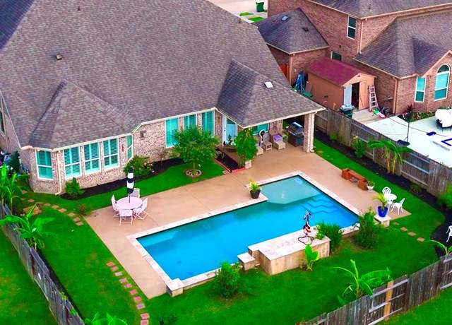 Property at 2208 Rocky Shores Ln, Pearland, TX 77089, 4 beds, 3.5 baths