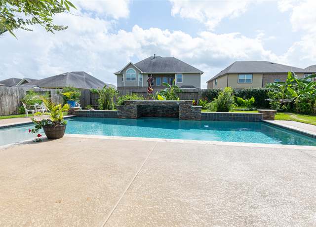Property at 2208 Rocky Shores Ln, Pearland, TX 77089, 4 beds, 3.5 baths