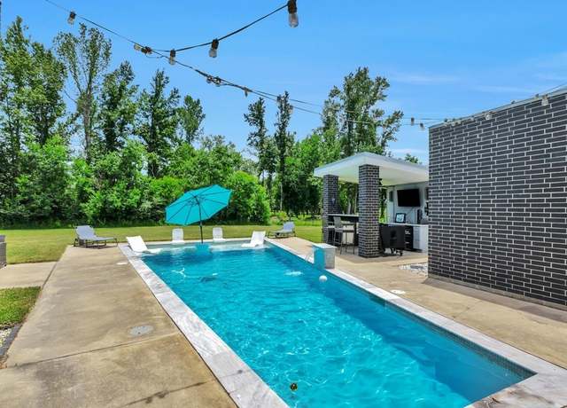 Property at 129 White Oak Loop, Lufkin, TX 75901, 4 beds, 3 baths
