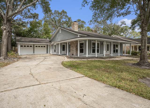 Property at 605 Kings Ct, Dickinson, TX 77539, 3 beds, 2 baths